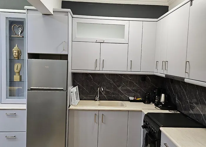 Central 3 Modern Apartment With Free Parking