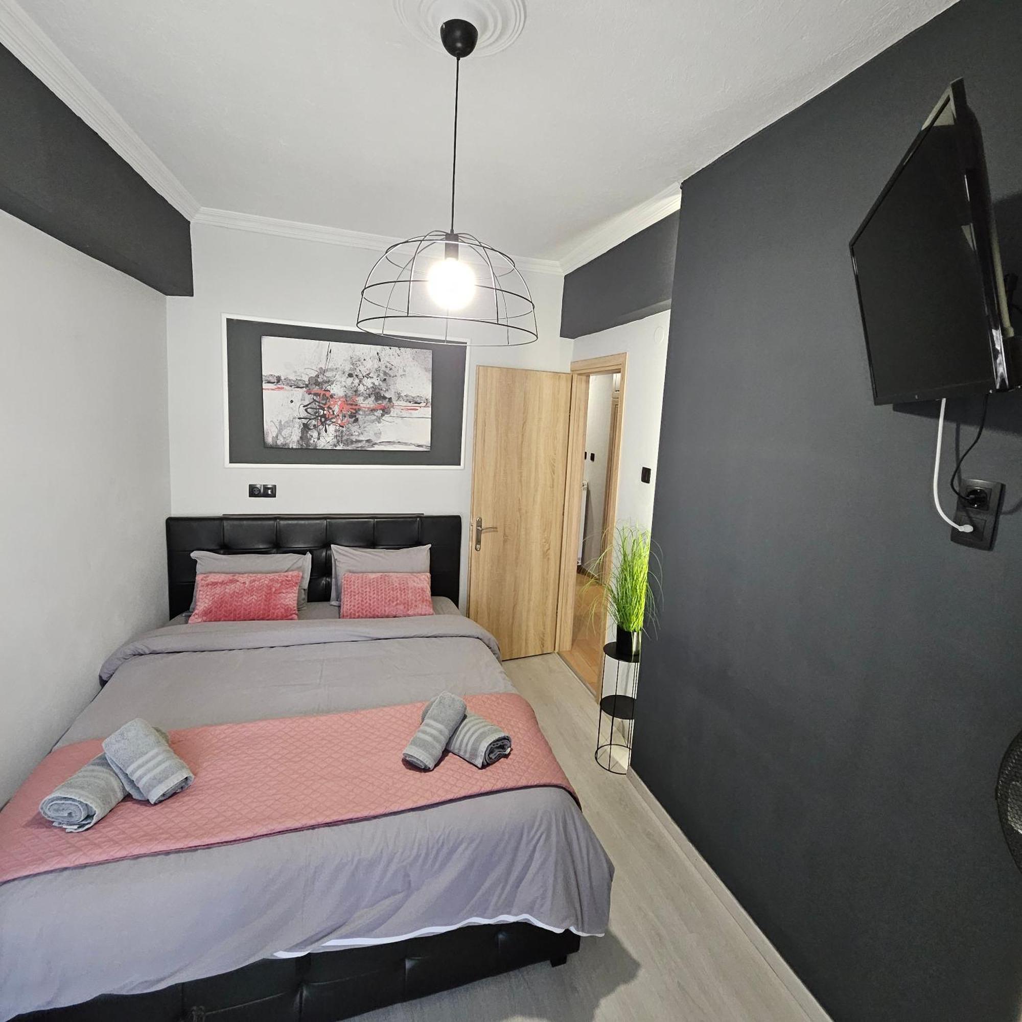 3 Modern With Free Parking Apartment *