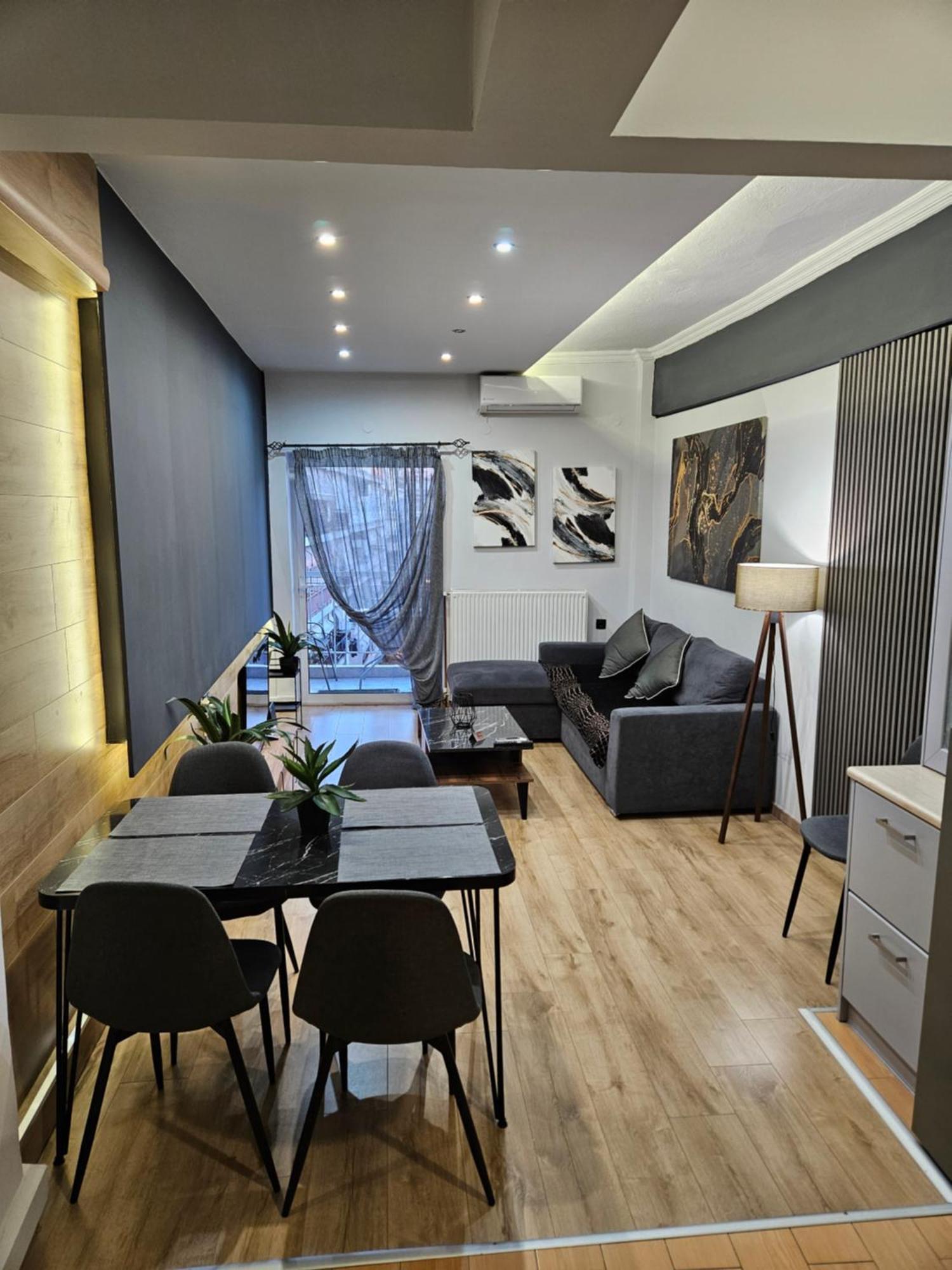 3 Modern With Free Parking Apartment