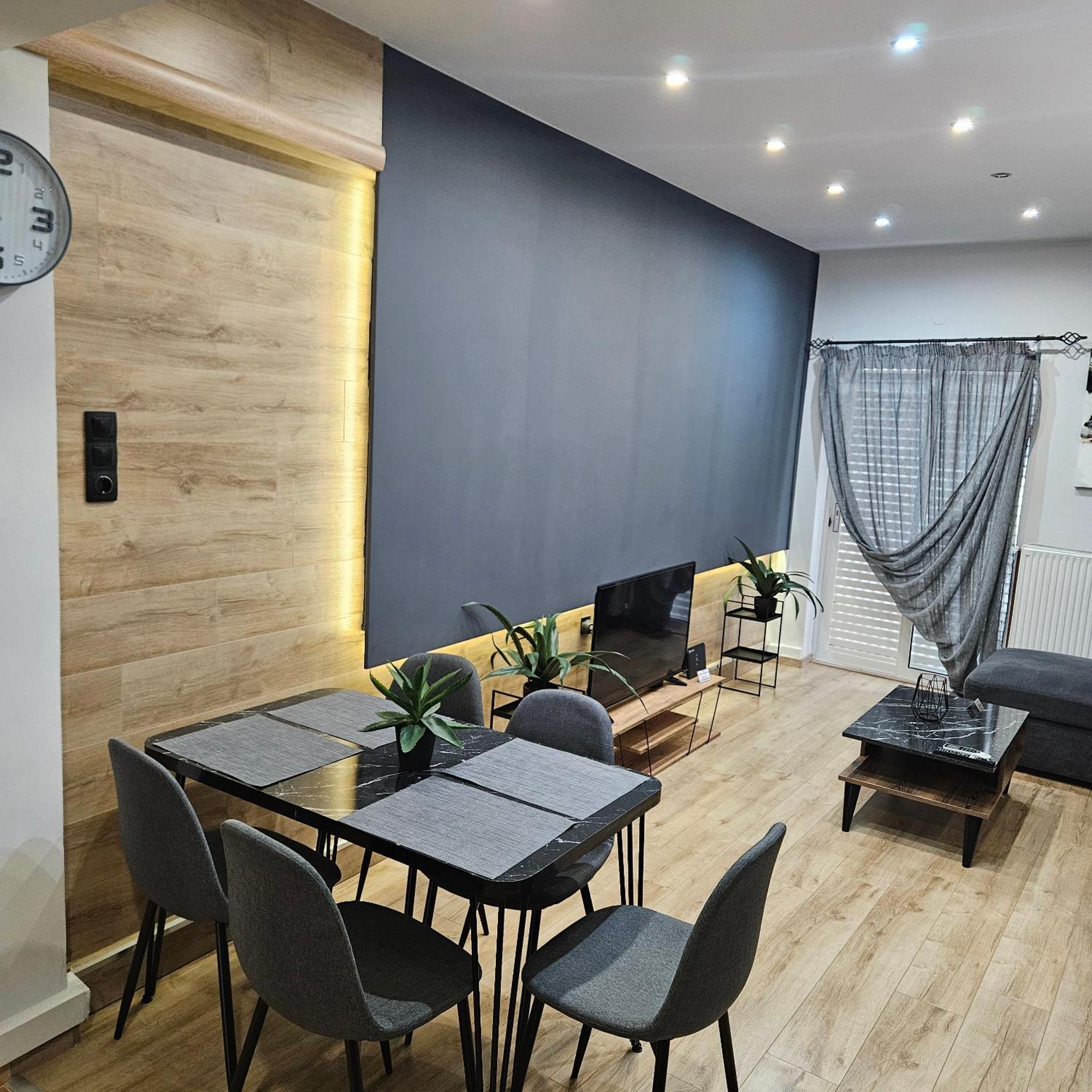 3 Modern With Free Parking Apartment *
