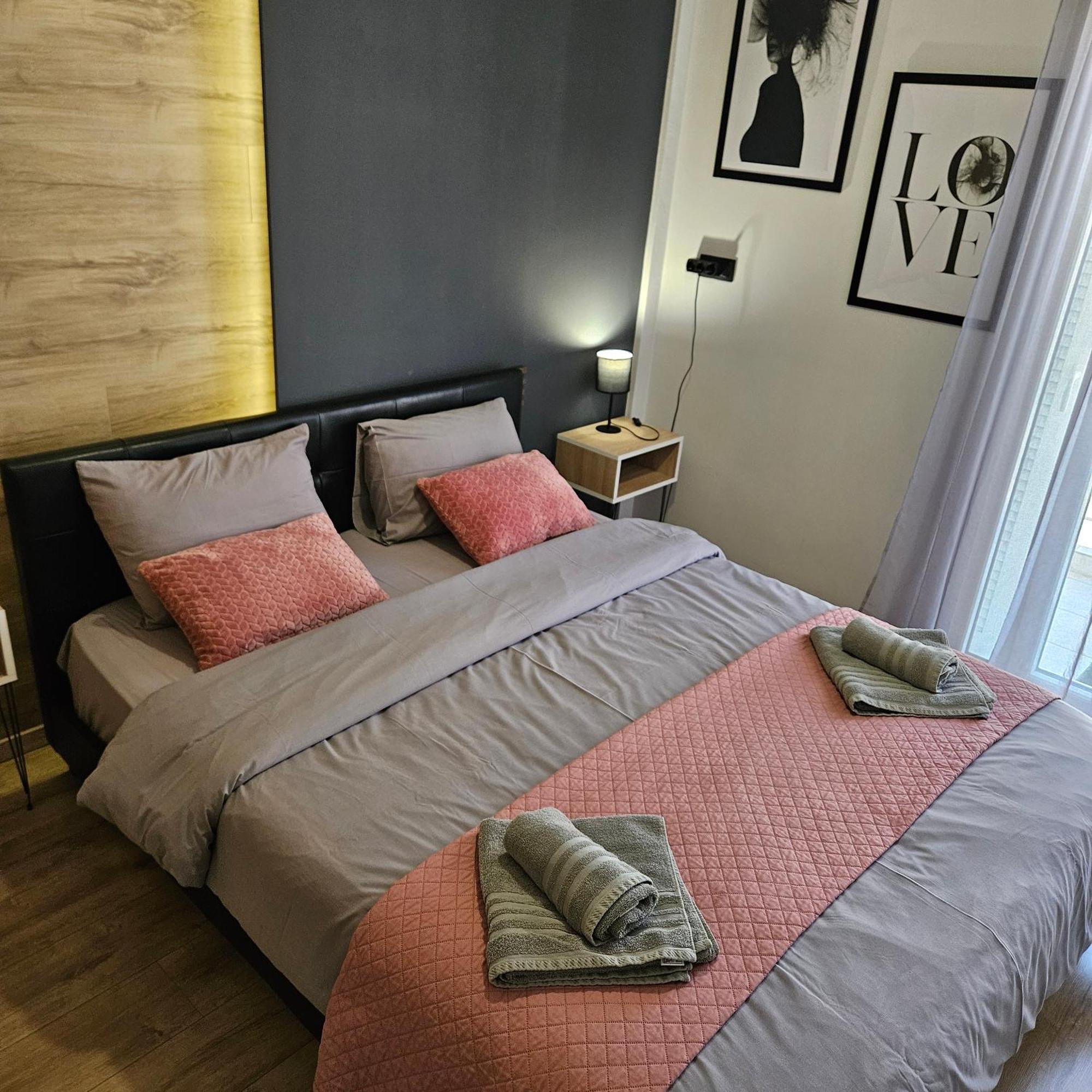 3 Modern With Free Parking Apartment Serres